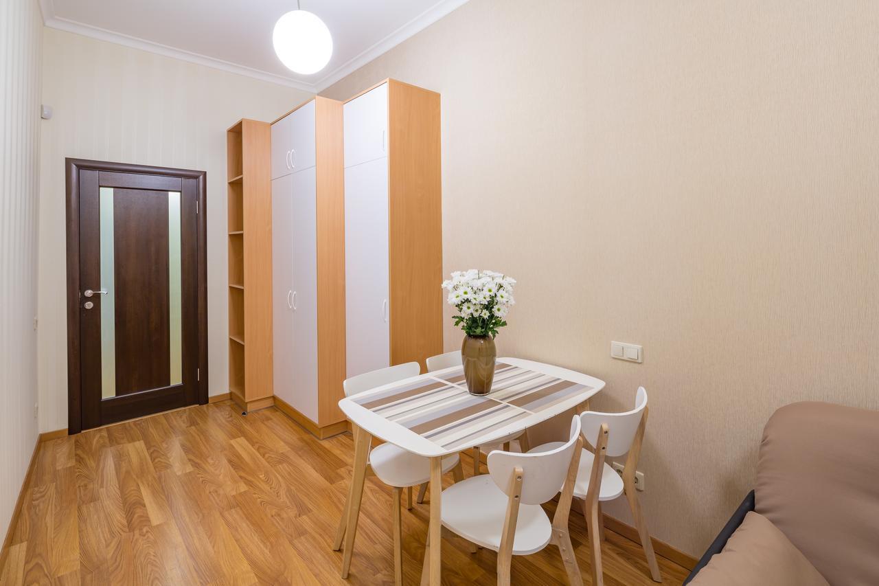 Apartment On Svobody Avenue 25 リヴィウ エクステリア 写真